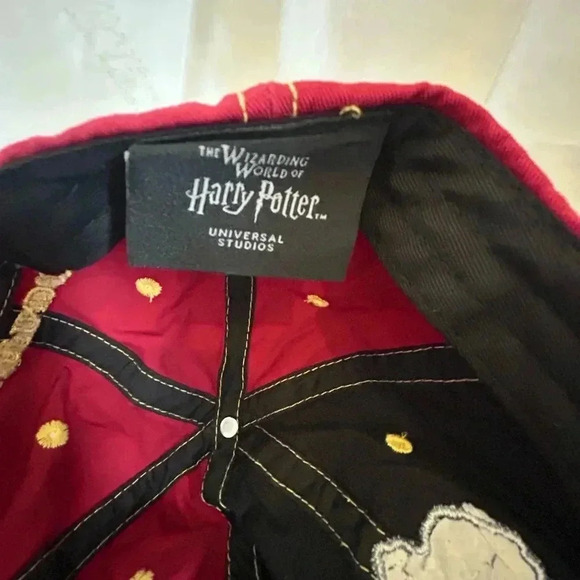 WIZARDING WORLD OF HARRY POTTER LICENSED GRYFFINDOR BASEBALL STYLE HAT - Picture 6 of 6